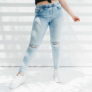 Beau Hudson // BLUE DISTRESSED DENIM JEG JEANS // Size 10 US // EUC